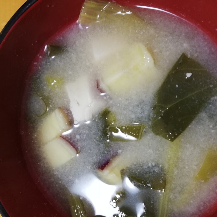 味噌汁（さつまいも、小松菜、豆腐）